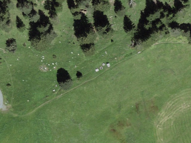 Schweizer Familie grill site Tulai near Vnà