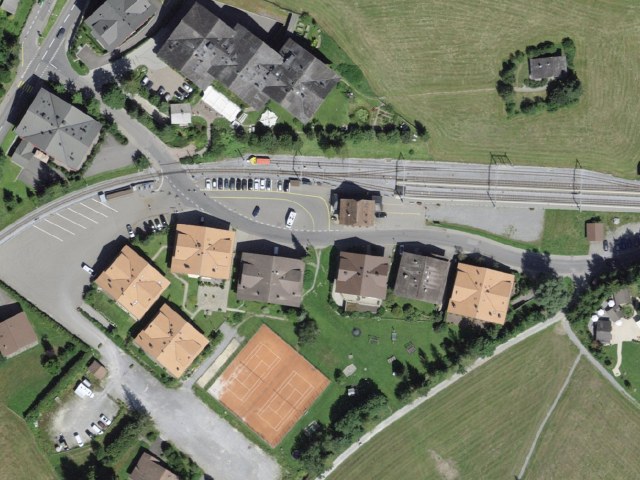 Makkelijke wandeling van Saanenmöser naar Gstaad via Freibad Saanen