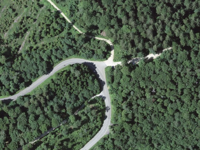 Caminhada ao passo de montanha a partir de Challhöchi passando por Challpass