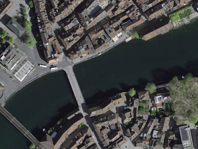 Swimming in the Aare in the Baroque town